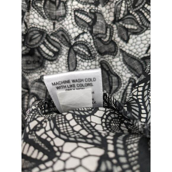 Croft &‎ Barrow Floral Blouse M Black White Sleeveless Crewneck Layer Office Top - Picture 5 of 8